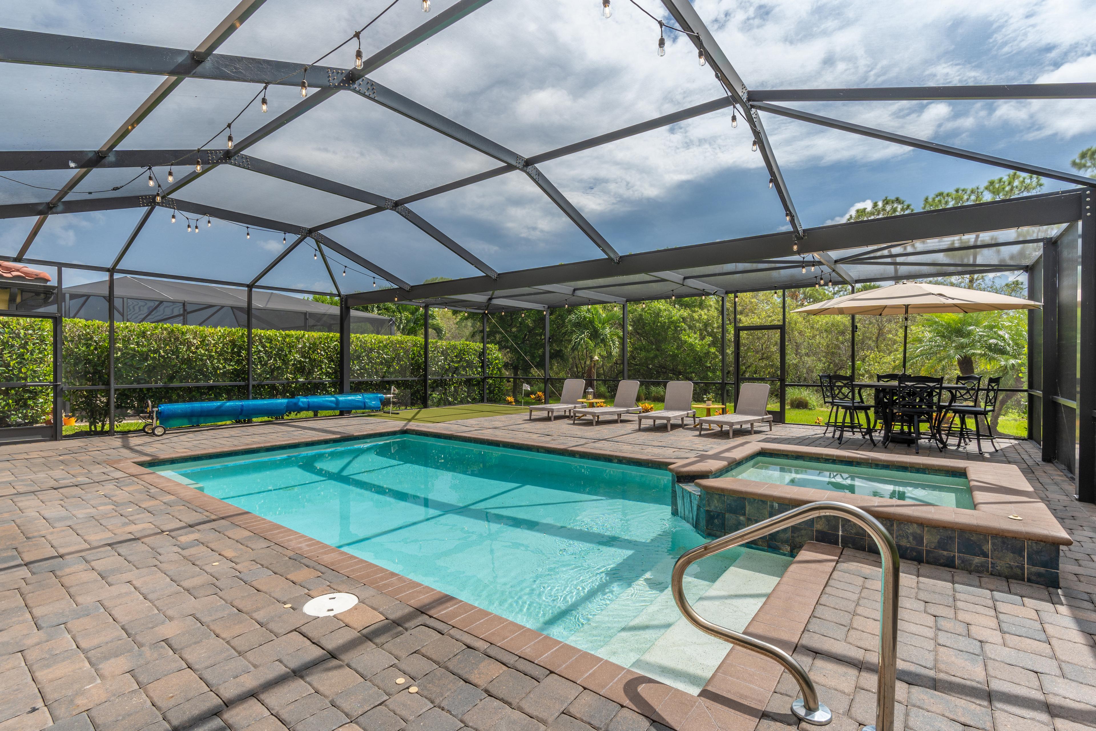 Salt water pool and Hot Tub with Heatpump heater